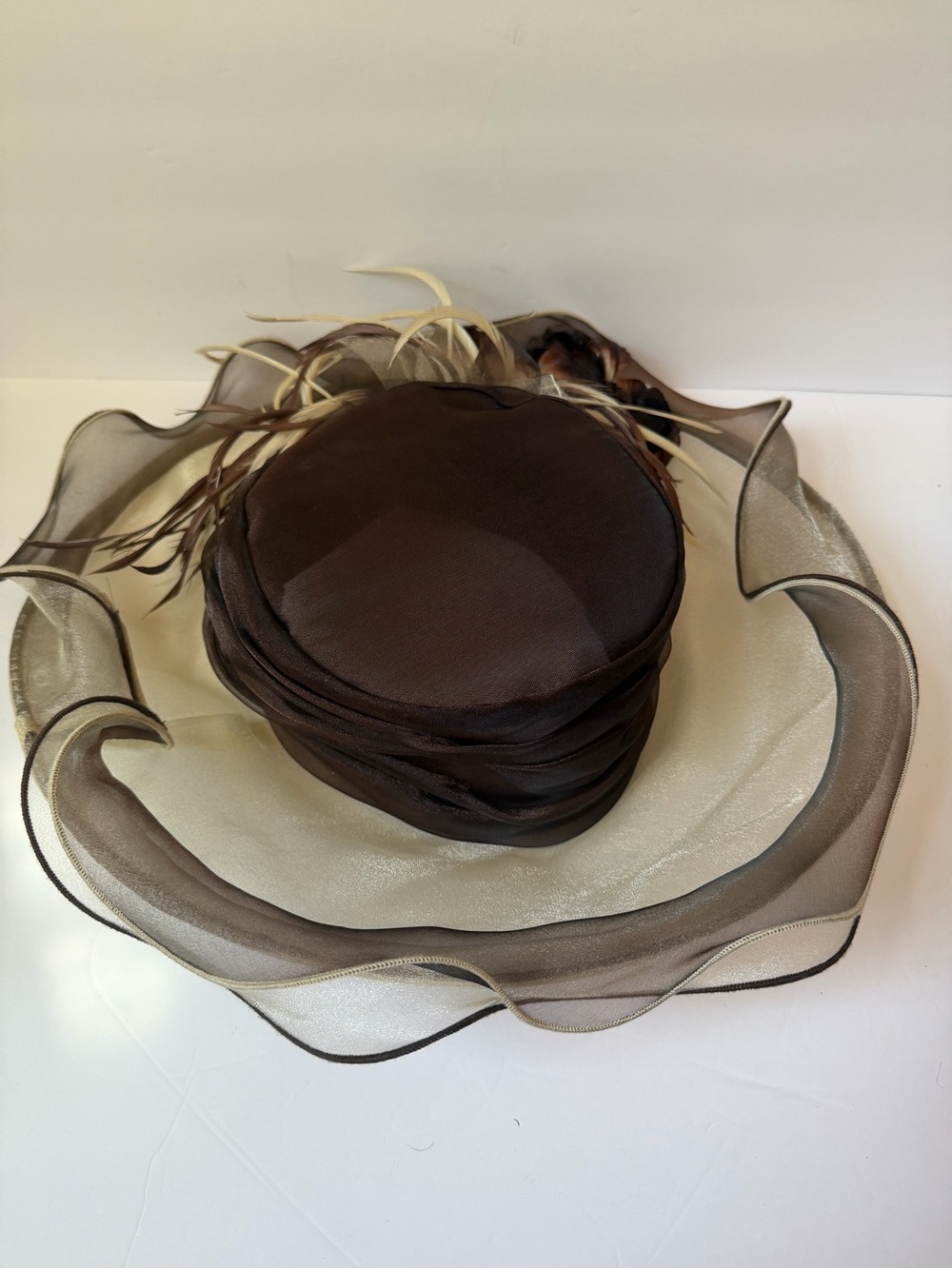 Whittall & Shon Brown Beige Organza Derby Church Hat Floral Feather EUC - Picture 3 of 6
